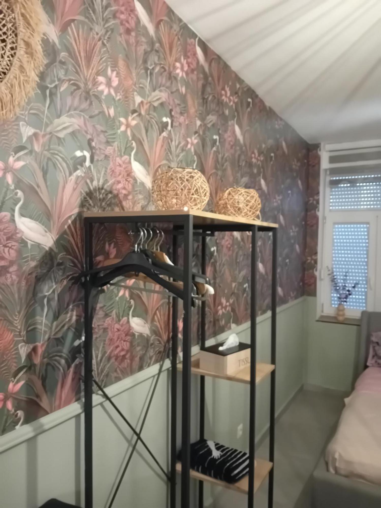 Studio Meuble 4Km Aeroport 샤를루아 외부 사진